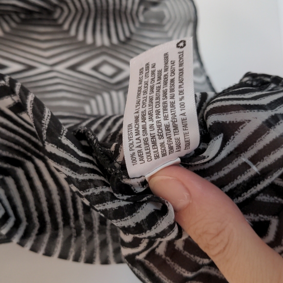 🌷Sheer Black and White Tank Top - Picture 6 of 7